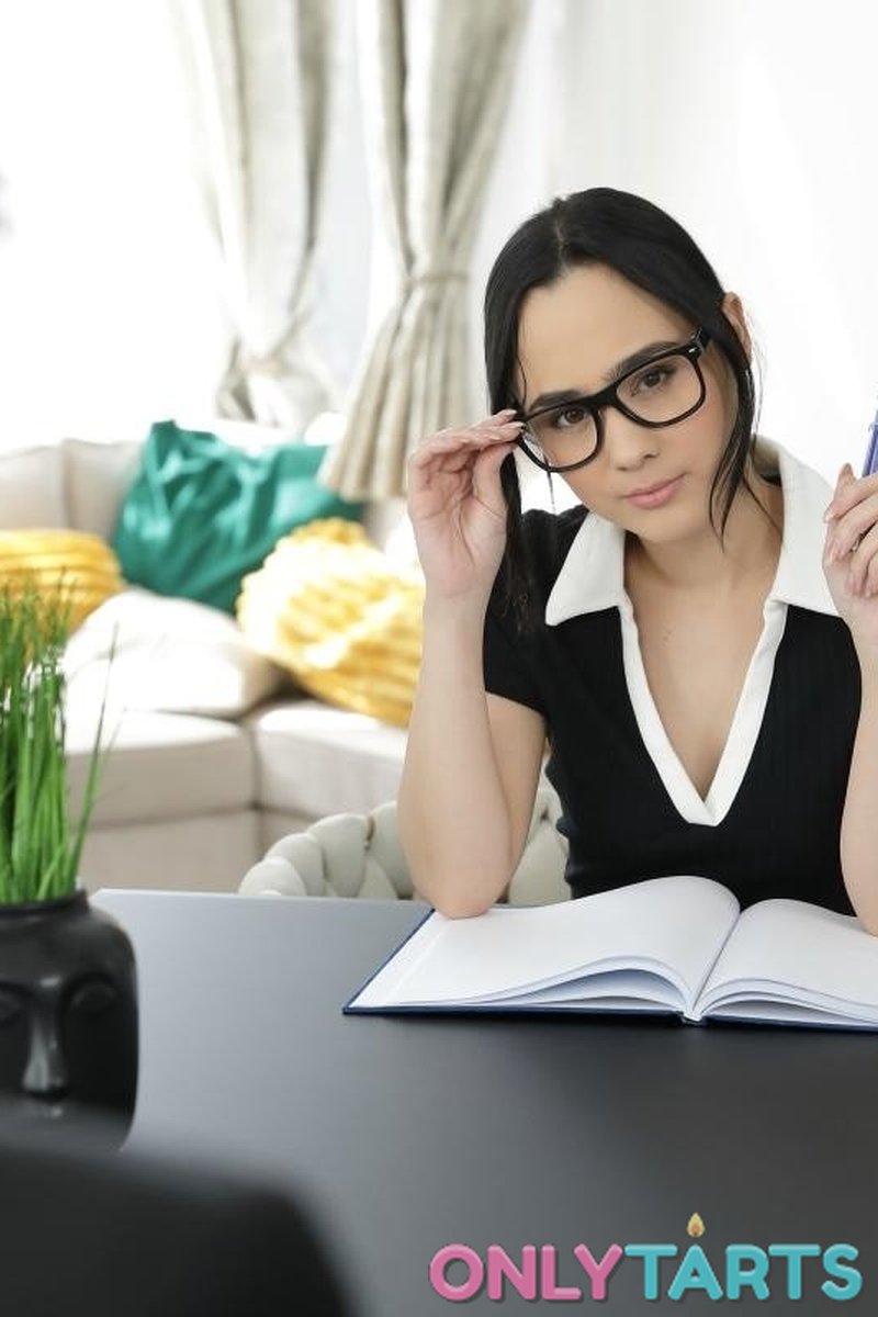 Body Language - Screenshot 1 of 4 - Asian