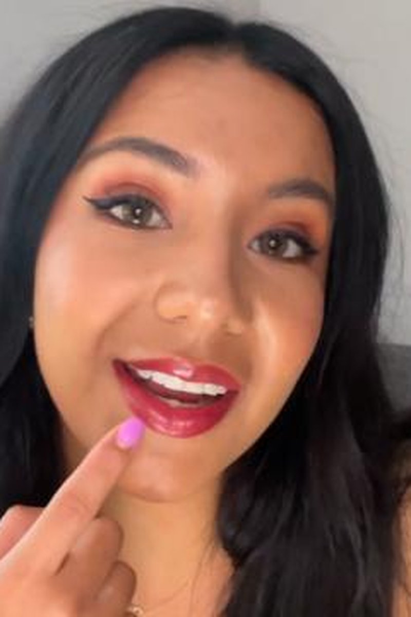 Teasing Tiny Men - Screenshot 1 of 4 - Brown Hair