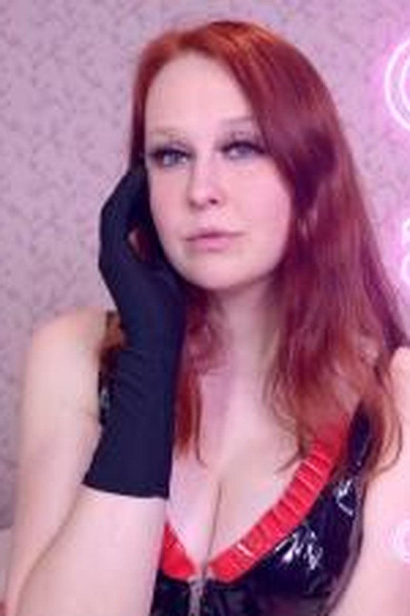 Glove Addict - Screenshot 1 of 4 - Body Worship