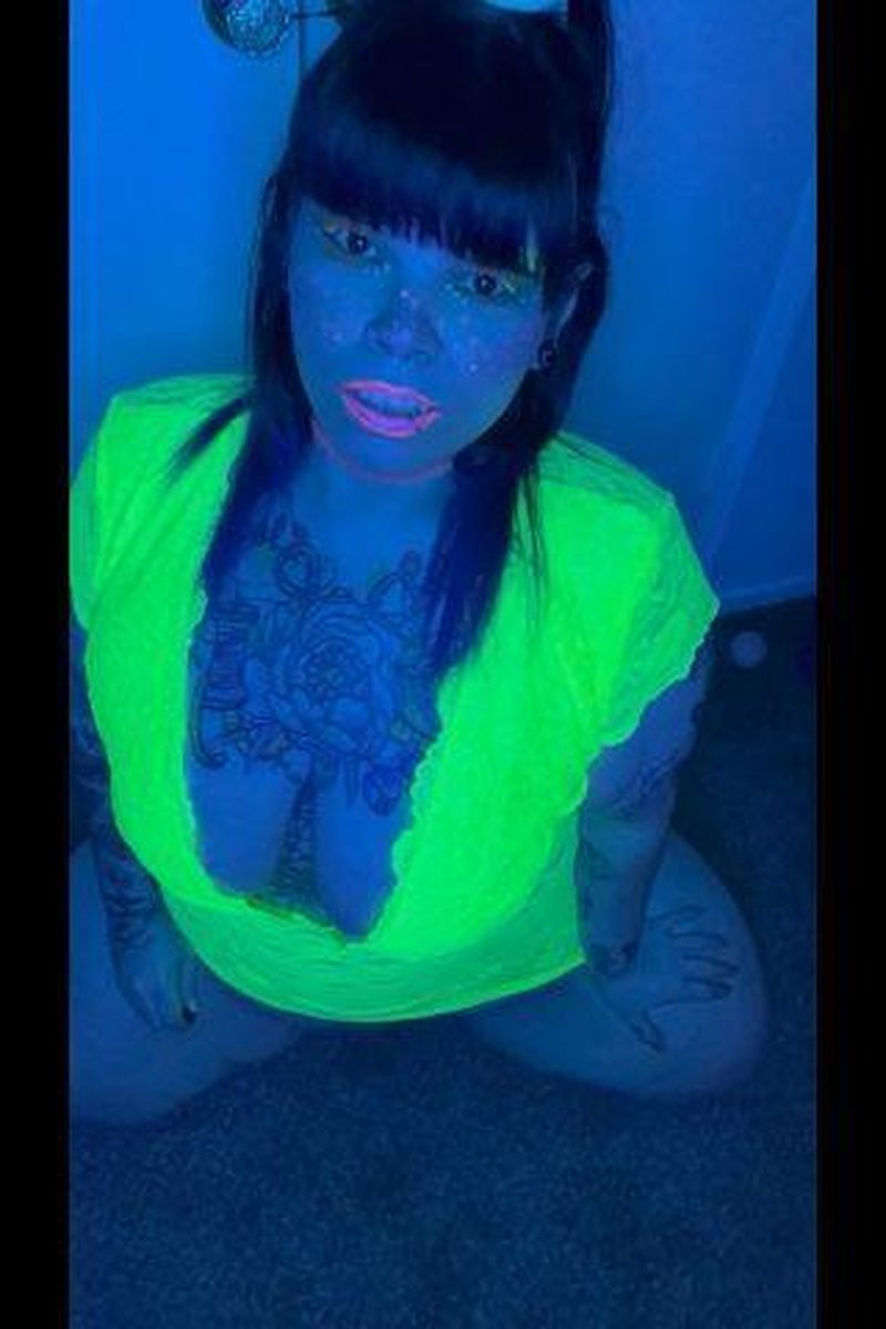 Uv Makeup - Screenshot 1 of 4 - Ass Fetish
