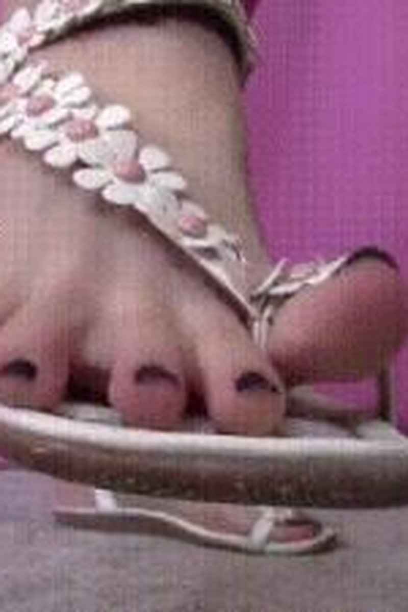 Slave Play - Screenshot 1 of 4 - Femdom