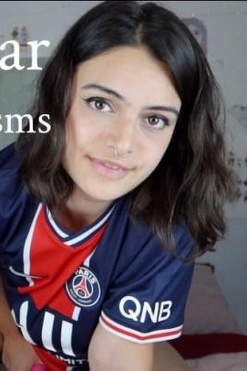 Soccer Star - Screenshot 1 of 4 - Babes