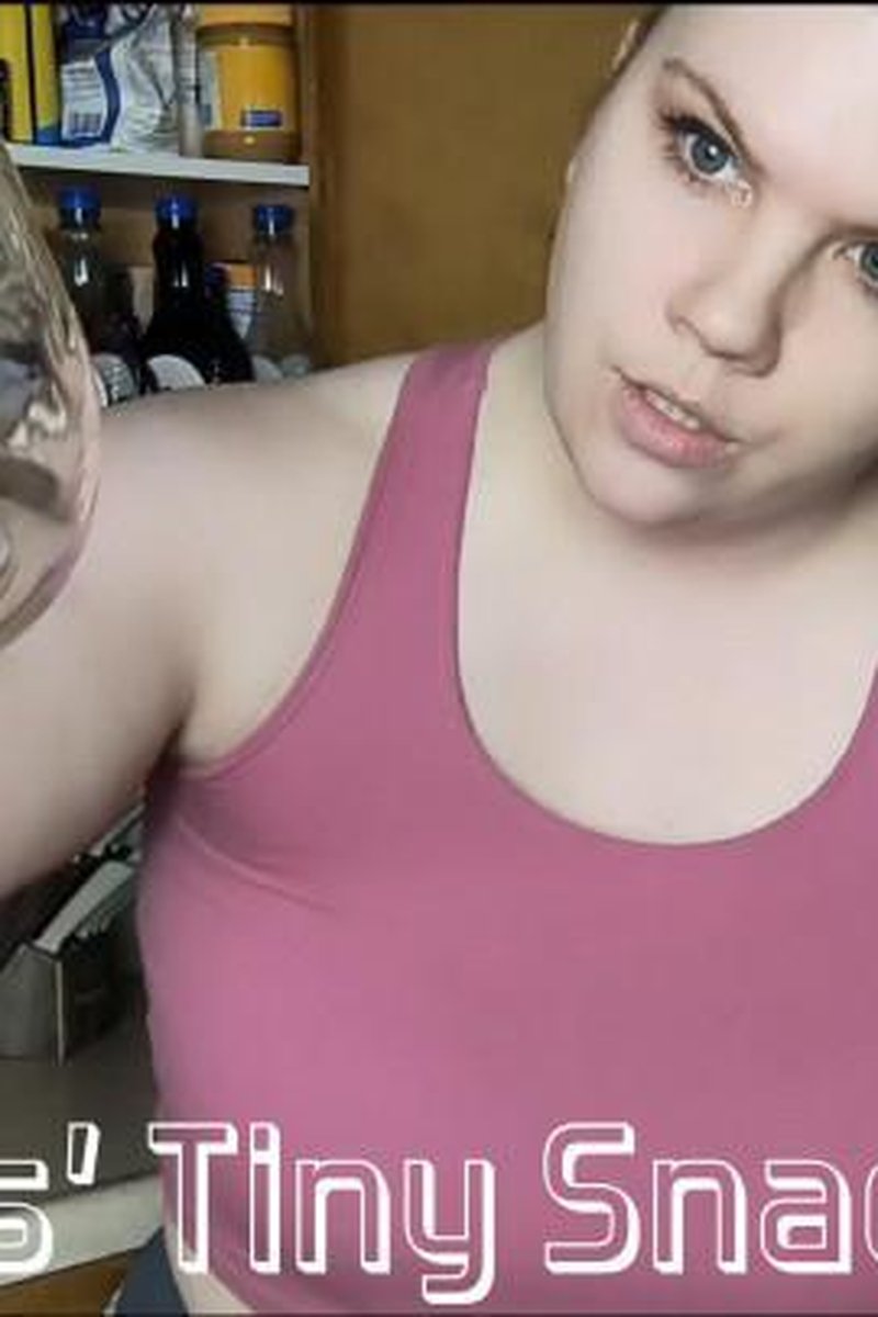 Giantess' Tiny Snack - Screenshot 1 of 4 - Belly Fetish