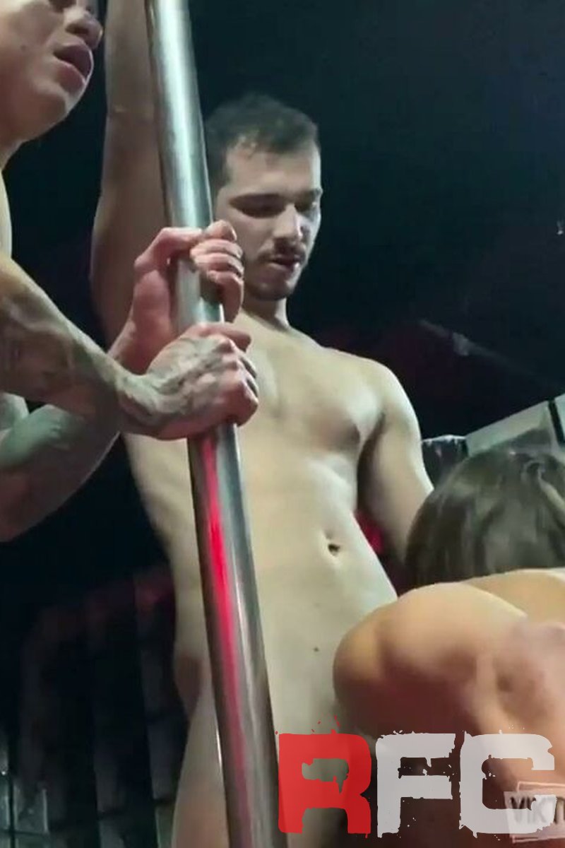 Dancing on Cocks - Screenshot 1 of 4 - Big Muscle Guys