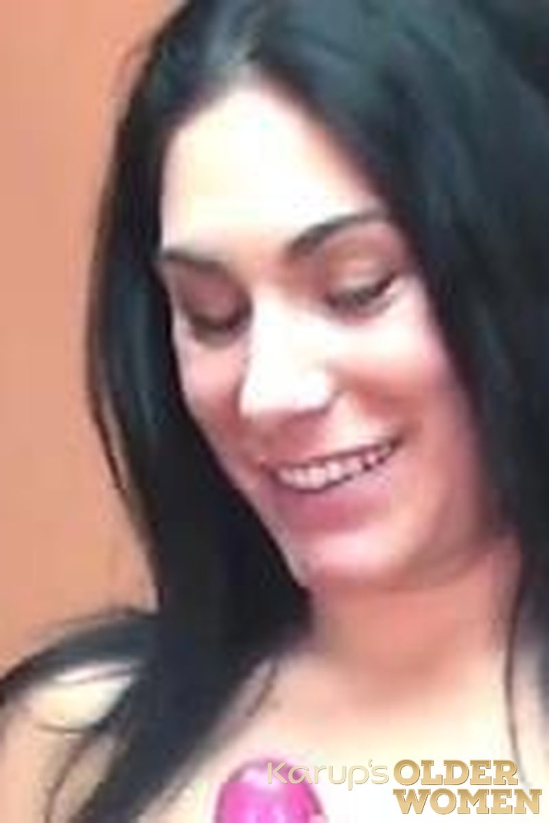 Cleo LeRoux - Screenshot 1 of 4