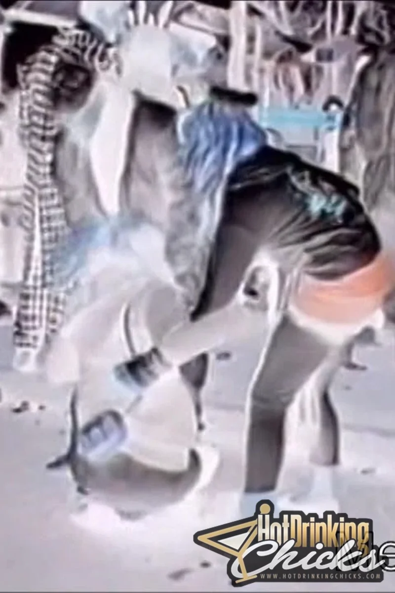 Hdc Bonus - Retro Films 01 - Screenshot 1 of 4 - Drinking