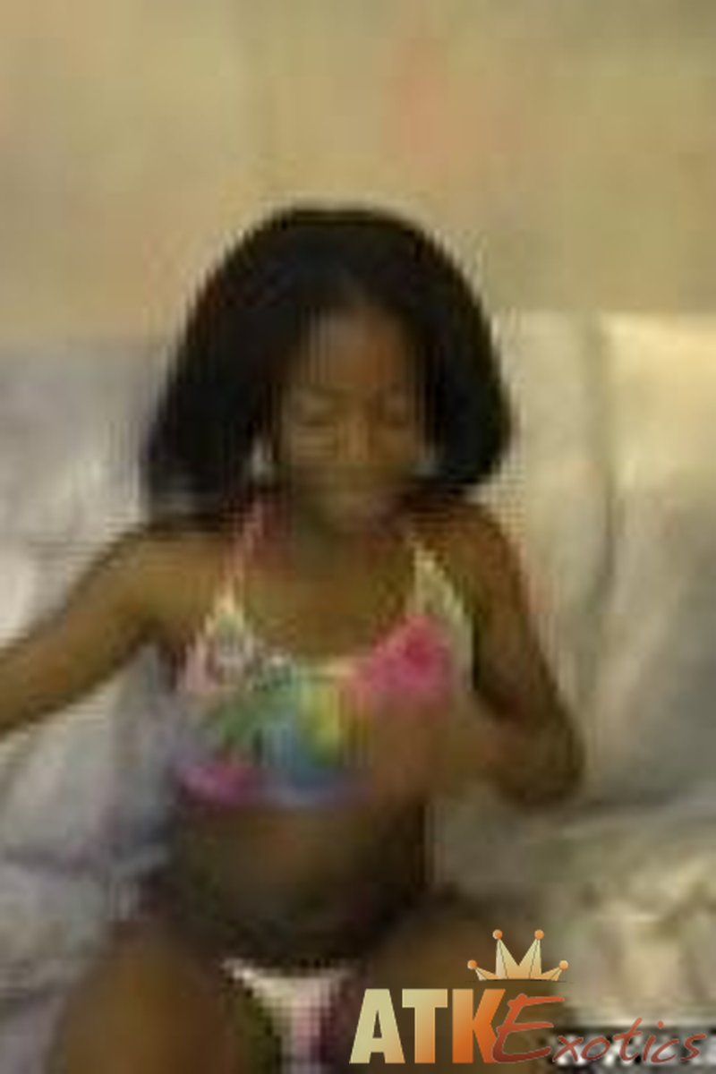 Candy - Masturbation - Screenshot 1 of 4 - Candy Can027