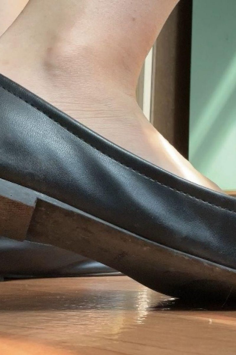TP-manyvidskathrynnegoddesfeet-flats