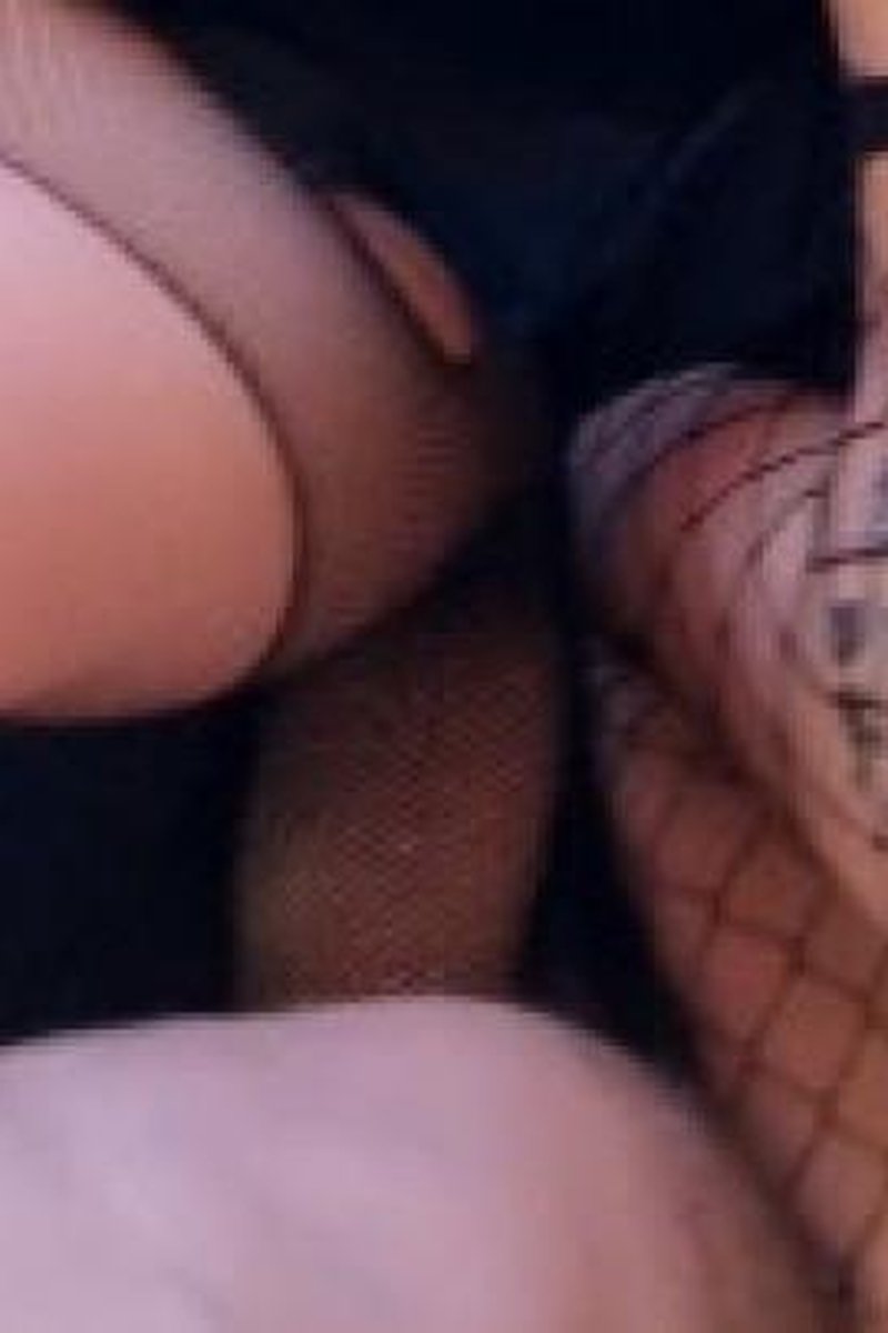 Threesome - Screenshot 1 of 4 - Blowjob