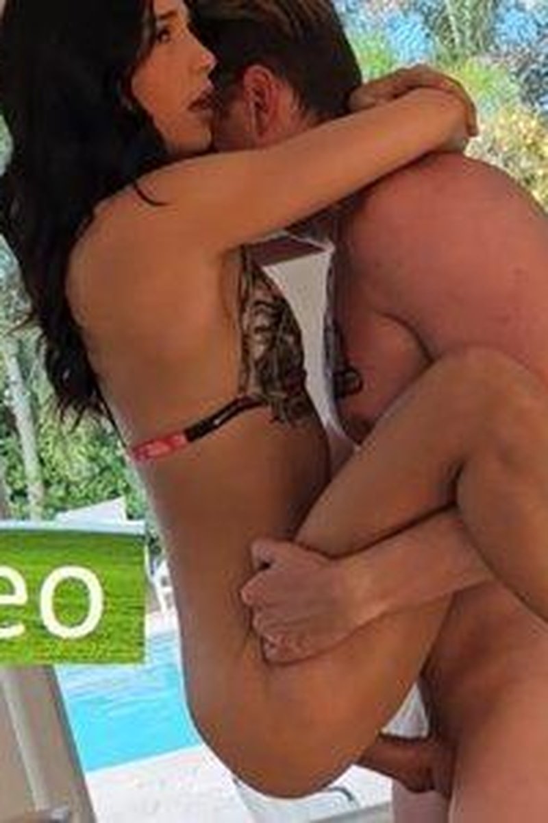 Fucking A Hot Very Small Brunette- Sofie Reyez - Screenshot 1 of 4 - Amateur