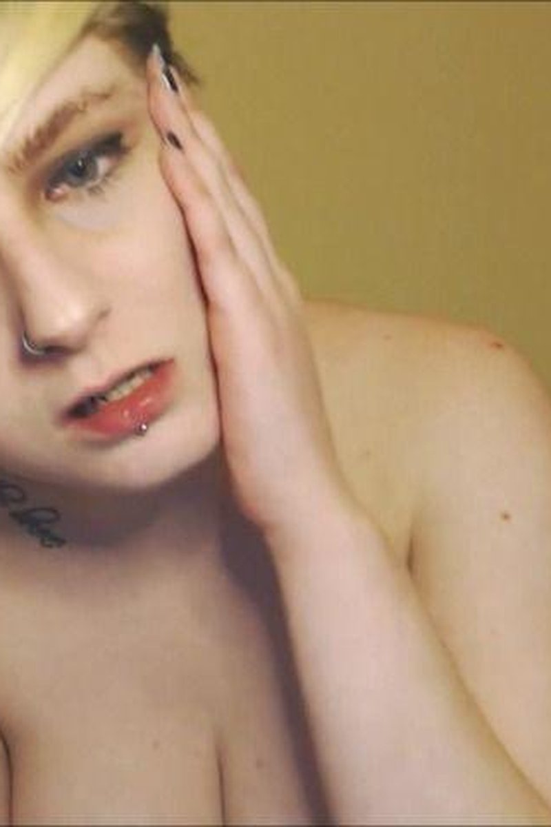 Face Slapping With Pixie - Screenshot 1 of 4 - Face Fetish