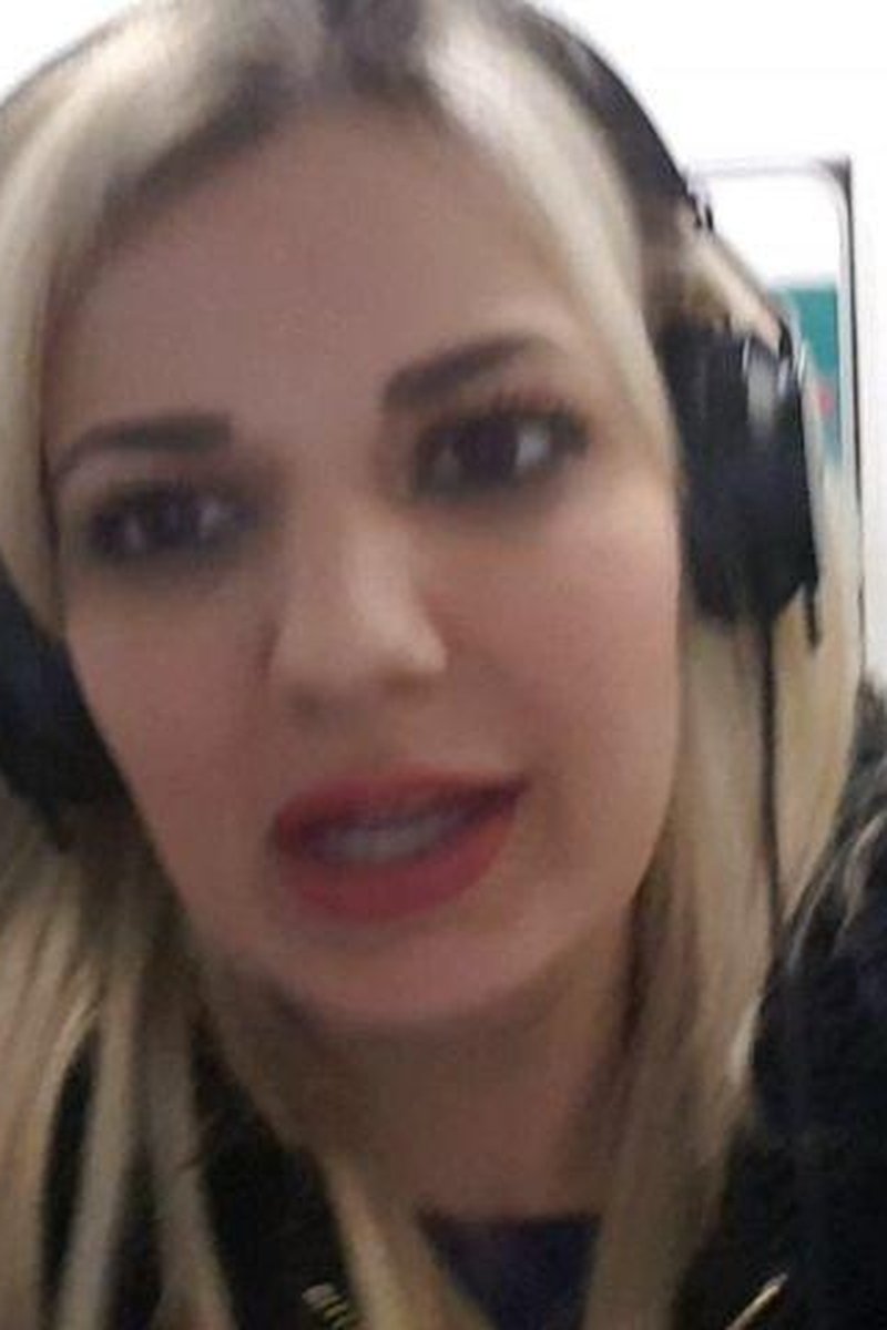 Exploding With Piss On The Train - Screenshot 1 of 4 - Golden Shower