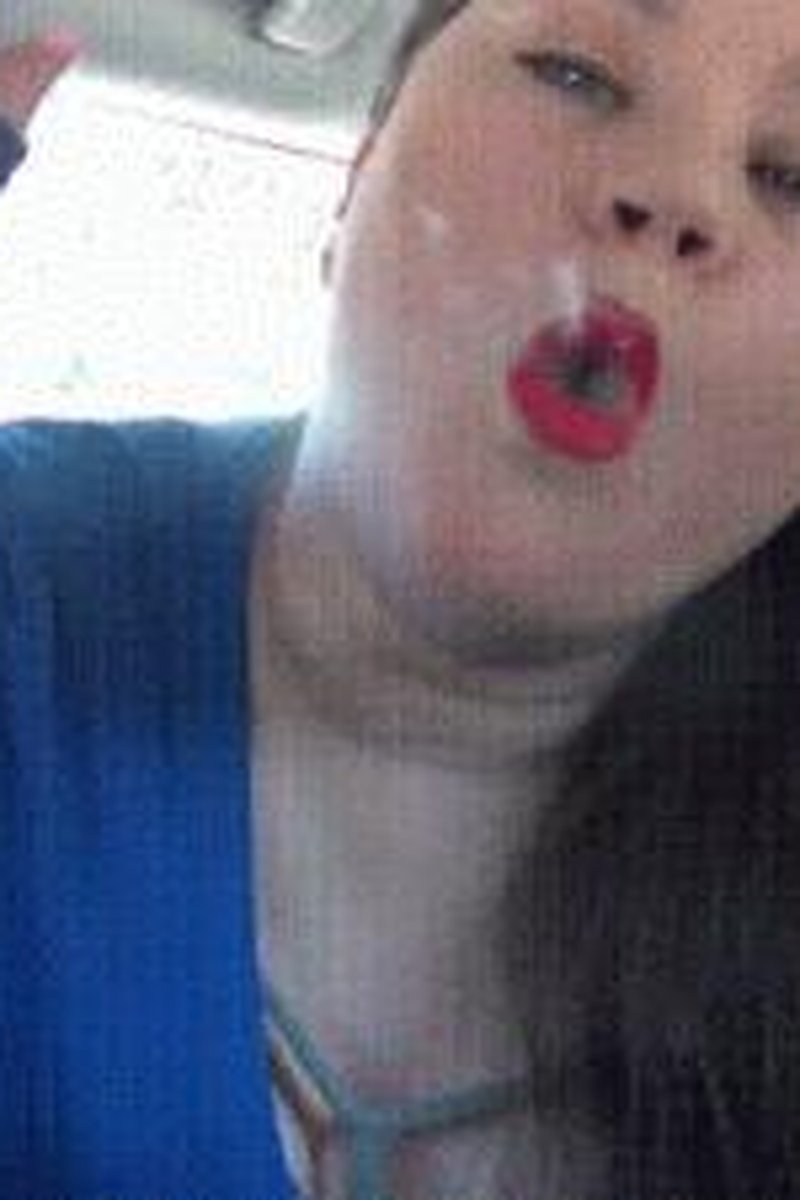 New Girlfriend Convincing You To Smoke - Screenshot 1 of 4 - Girlfriend