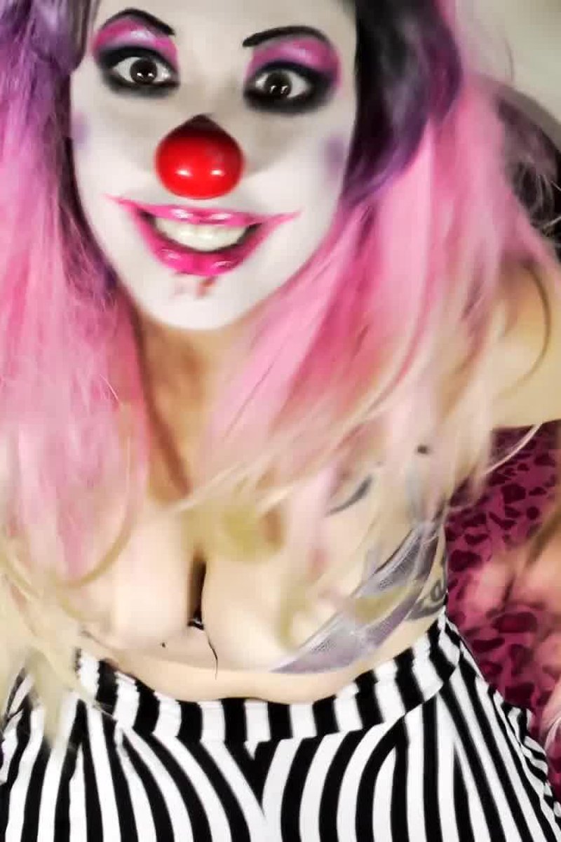 Circus Monkeys - Screenshot 1 of 4 - Cosplay