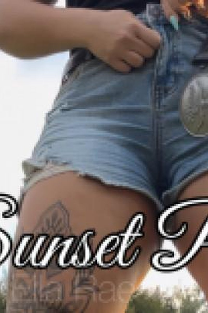 Sunset Pee Ella Rae - Screenshot 1 of 4 - Blonde Hair (Female)