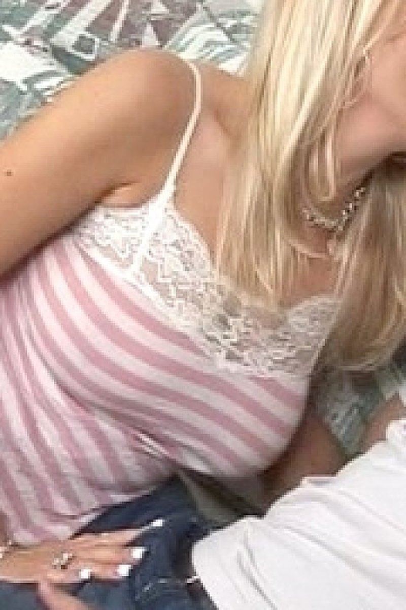 Xana Star Is A Handie Giver - Screenshot 1 of 4 - Blond Hair