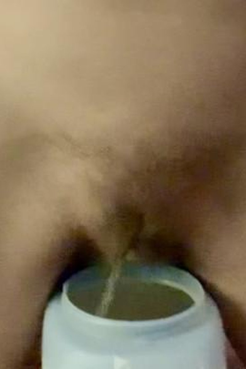 Quick Pee - Screenshot 1 of 4 - Fetish