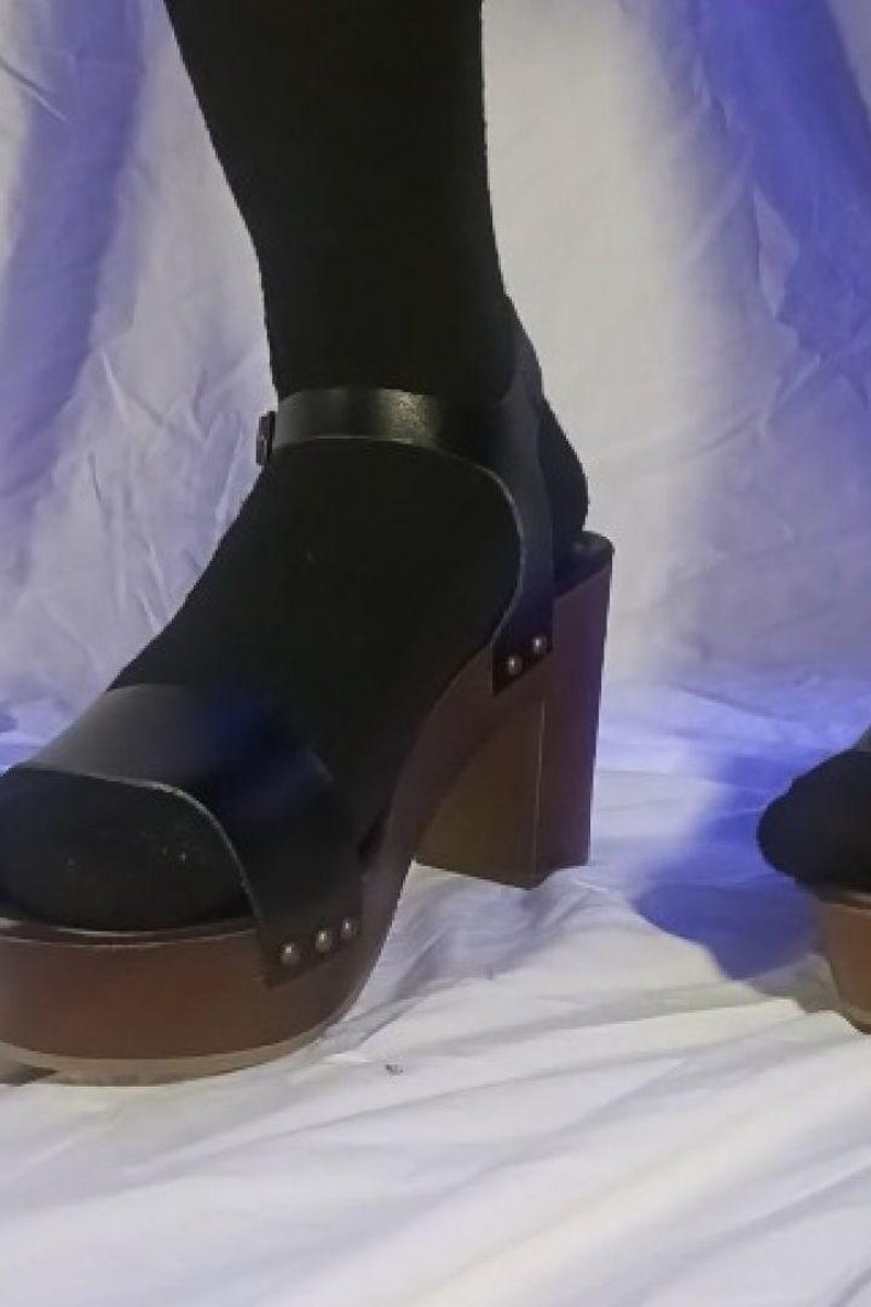 ASMR Heel Tapping - Screenshot 1 of 4 - Foot Fetish