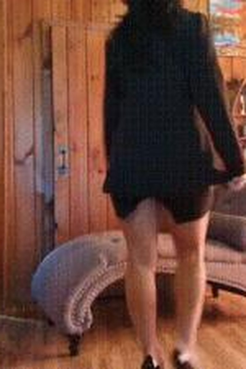 Striptease Audition Cheating Heart - Screenshot 1 of 4 - Brown Hair