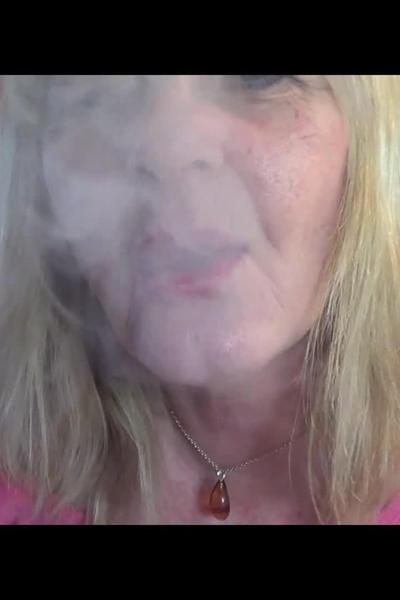 Sexy Smoking With Lick My Cunt - Screenshot 1 of 4 - Amateur