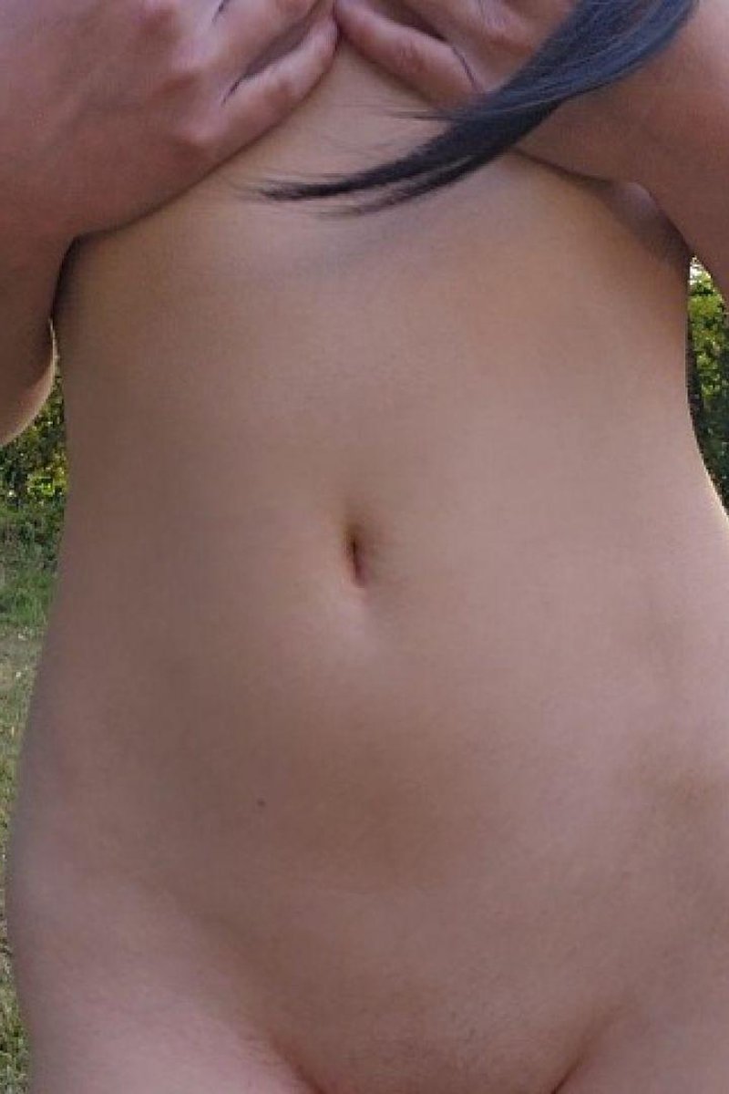 Belly Button - Screenshot 1 of 4 - Amateur