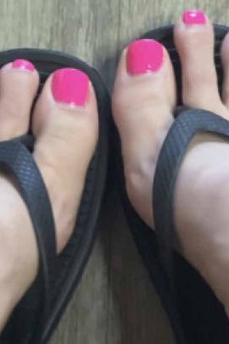 Flip Flops - Screenshot 1 of 4 - Foot Fetish