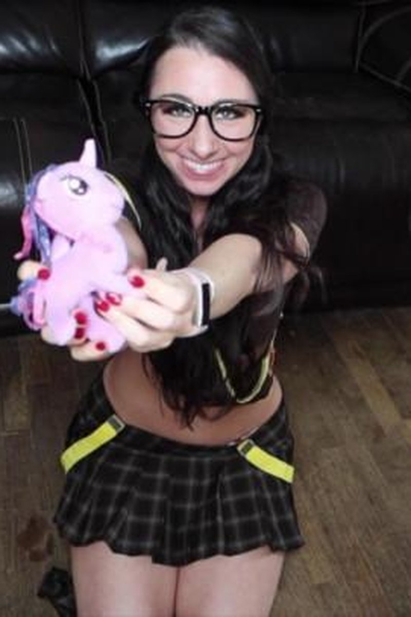 Unicorn Revenge - Dakota Charms Sm - Screenshot 1 of 4 - Cosplay