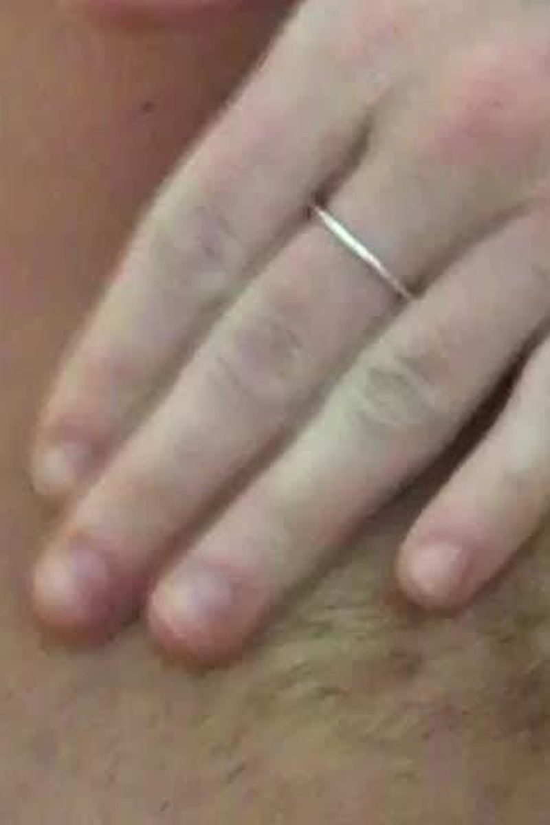 Public Pee - Screenshot 1 of 4 - Golden Shower