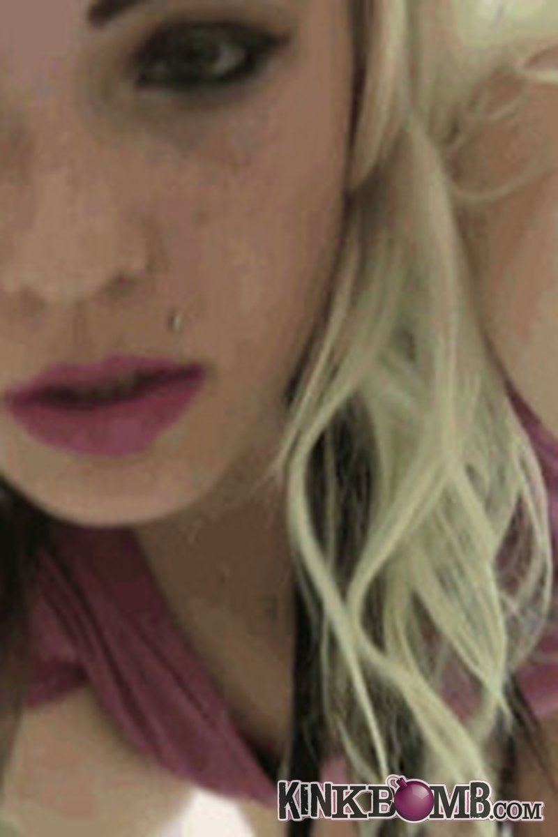 Princesspixie: Quick Pee Pee - Screenshot 1 of 4 - Bitch