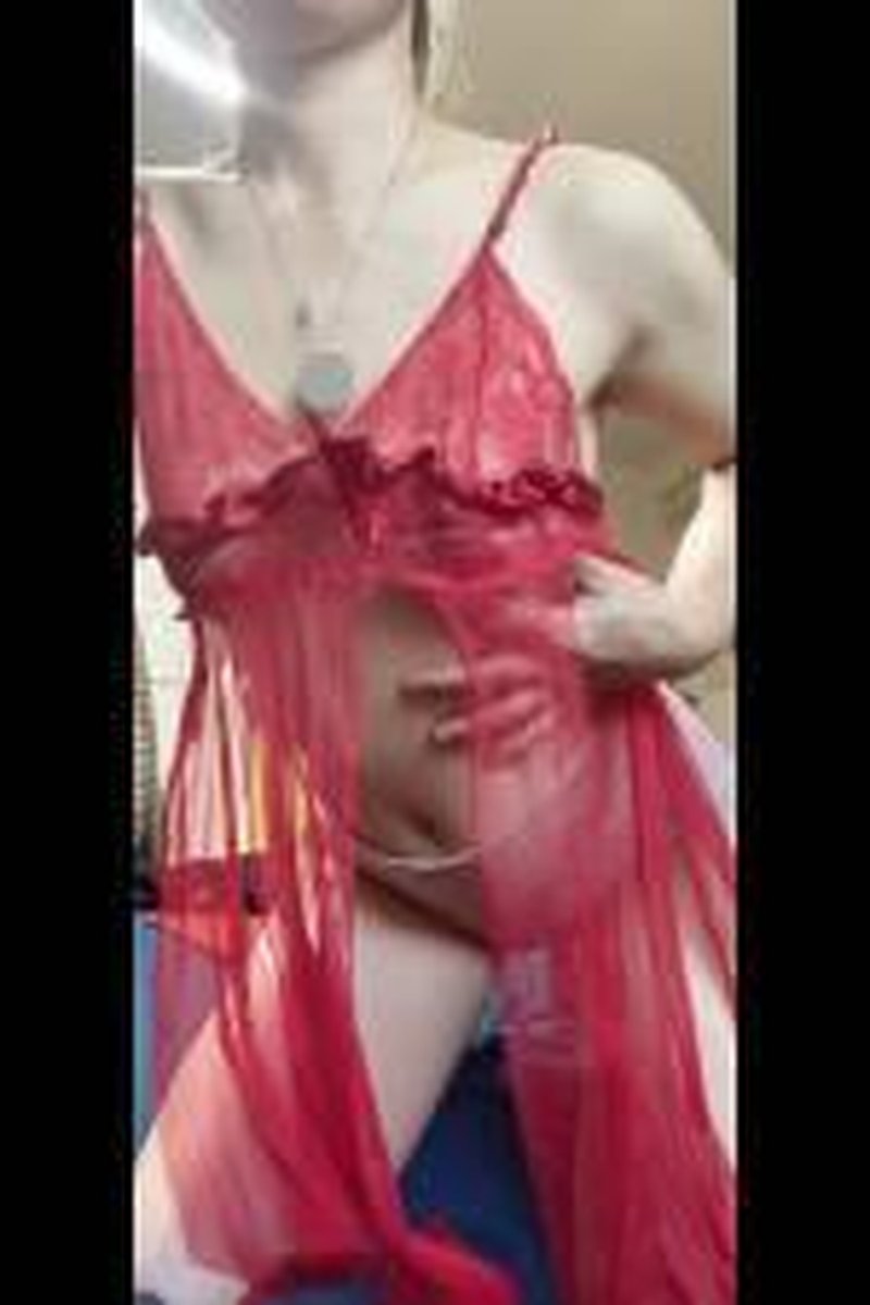 Red Sexy - Screenshot 1 of 4 - 21 Year-old