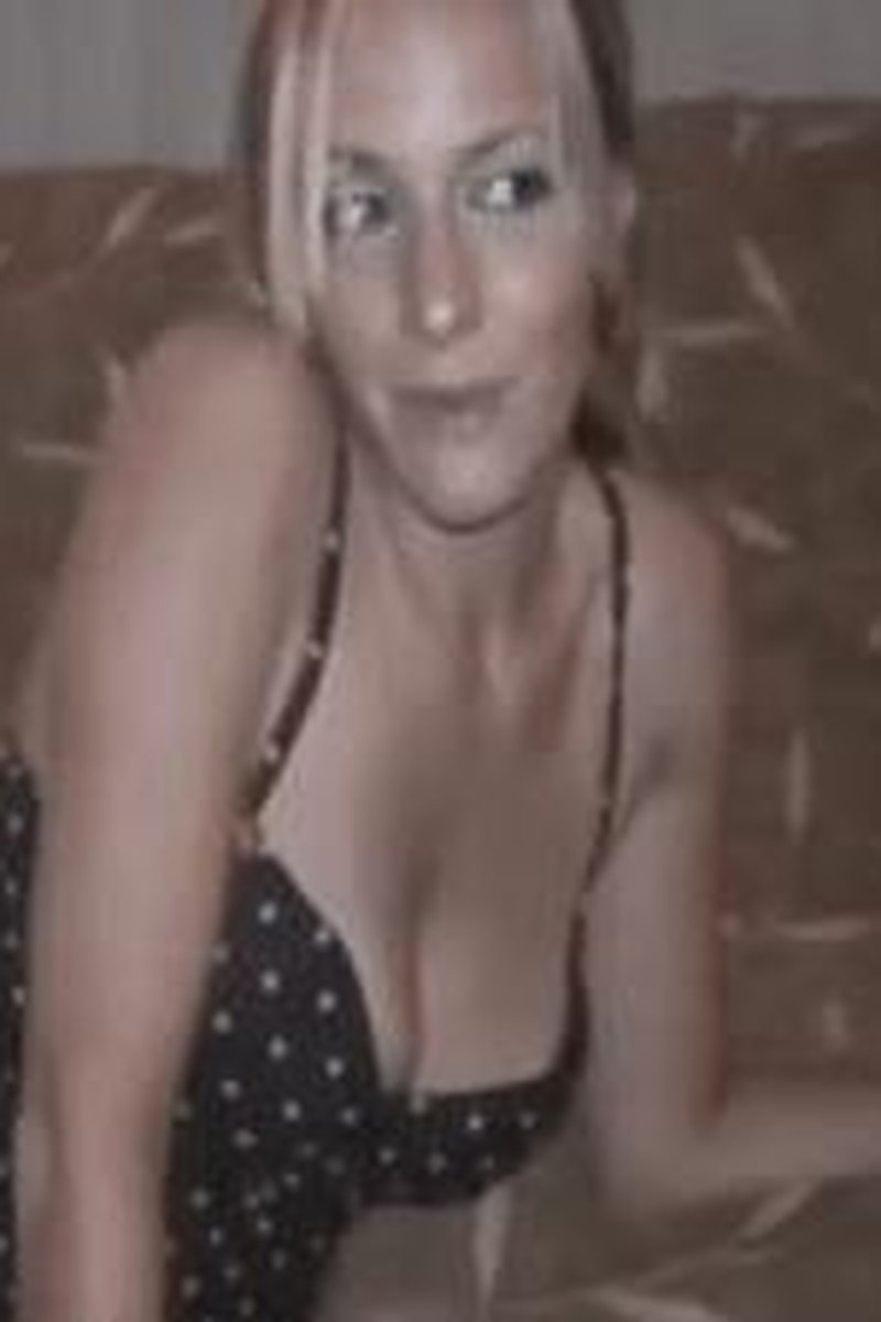 Eat His Load - Screenshot 1 of 4 - Cuckolding