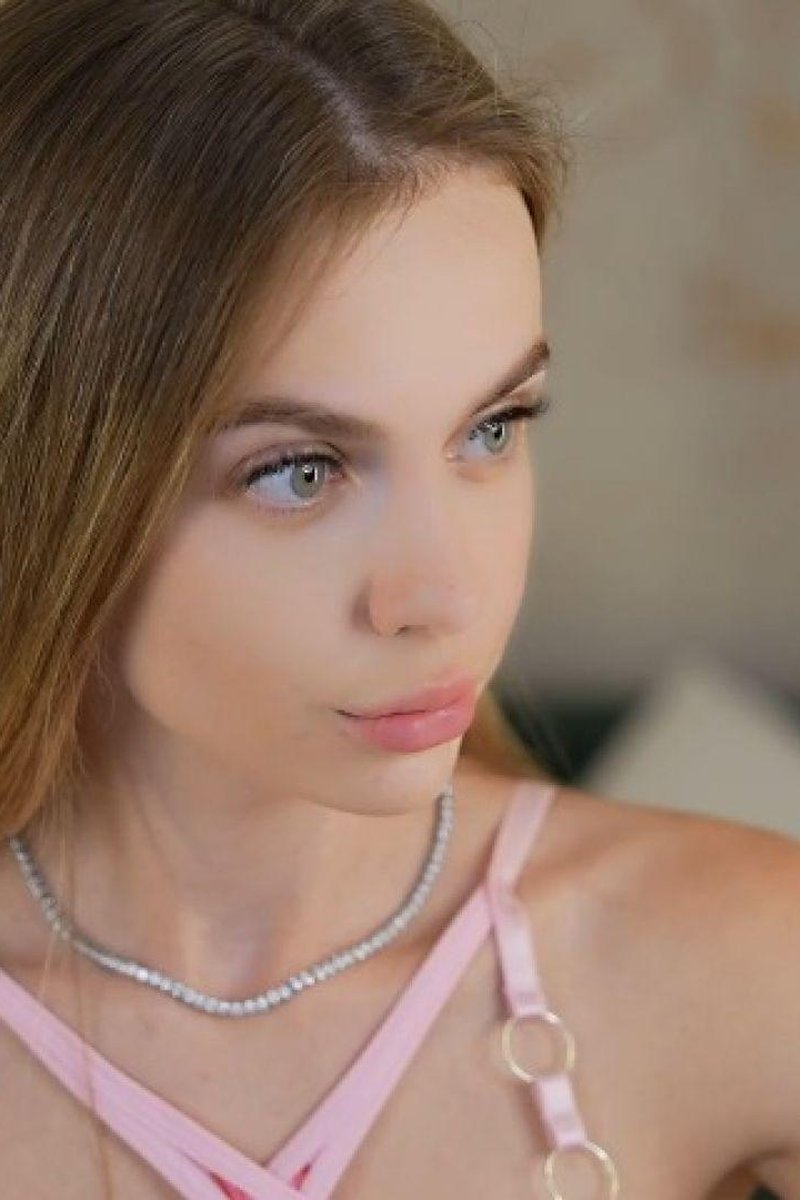Anabel Blow Job Tease Deep Throat - Screenshot 1 of 4 - Anabel054