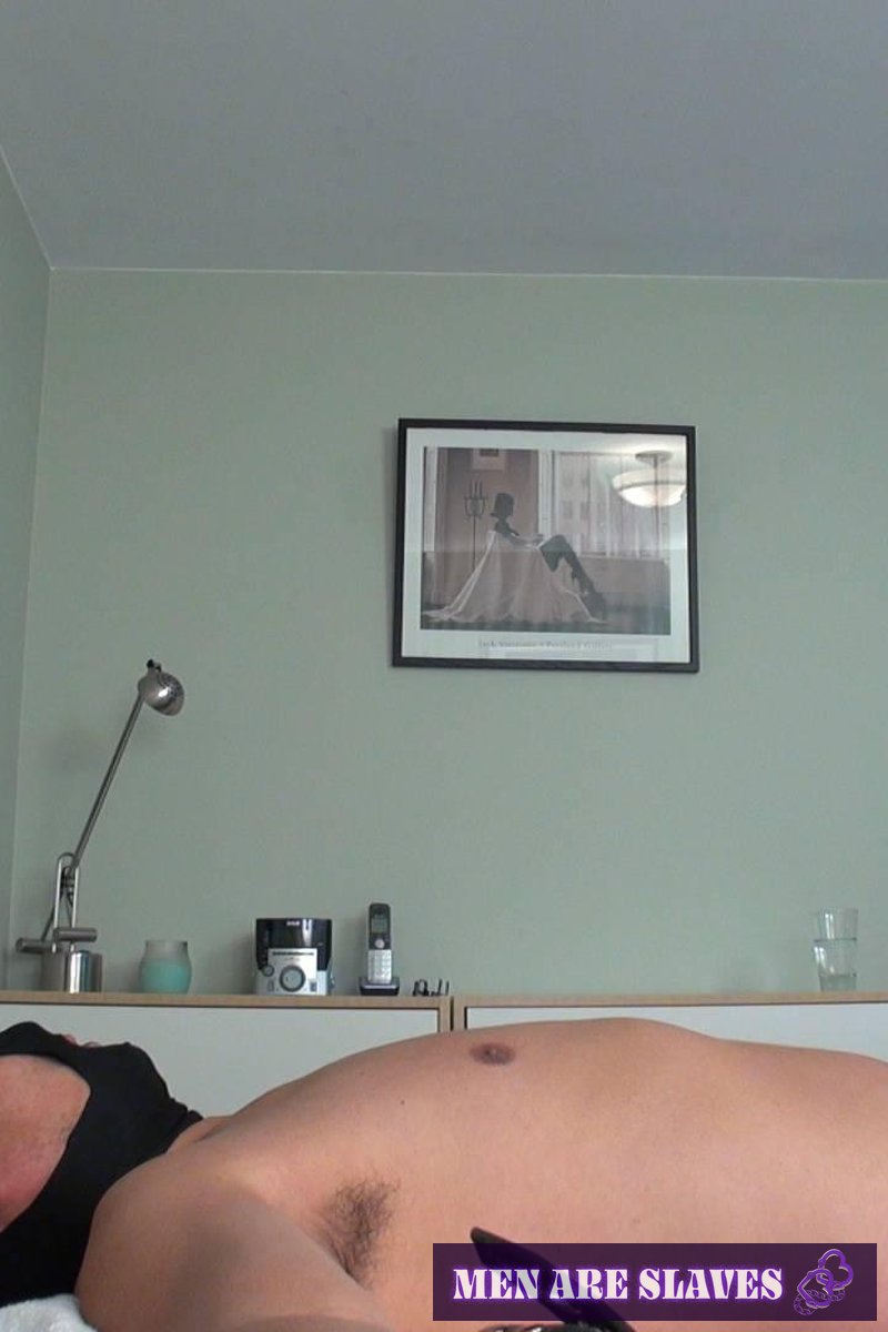#923 - Abandoned - Screenshot 1 of 4 - Humiliation