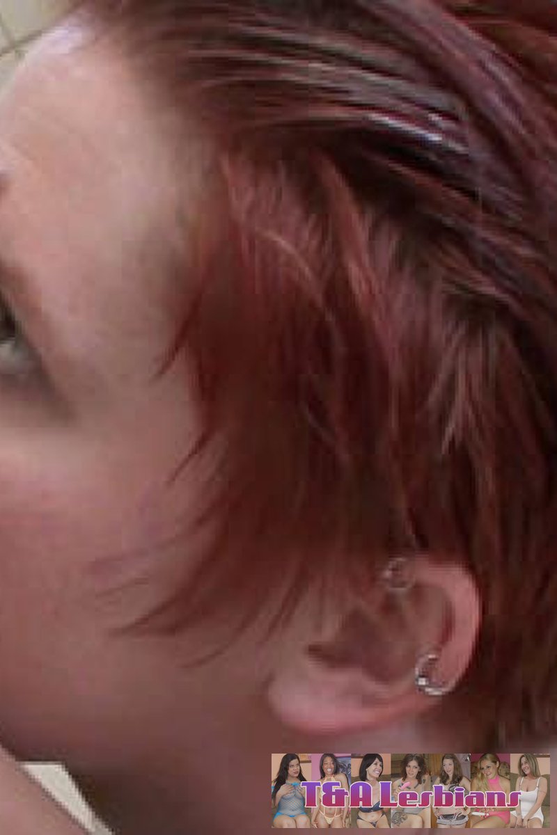 Lesbo Plumber Lily Bangs Her Customer - Screenshot 1 of 4 - Lesbian