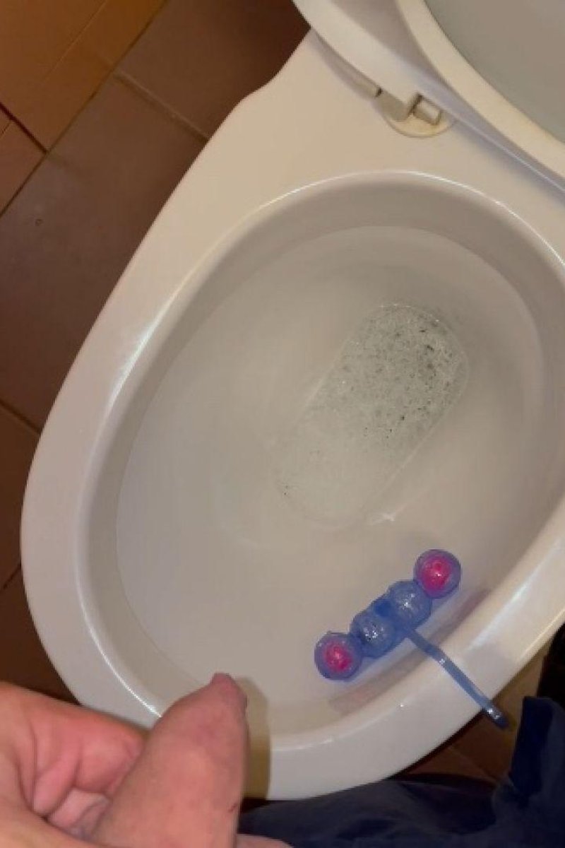 Pissing Guy Compilation - Screenshot 1 of 4 - Cock Play