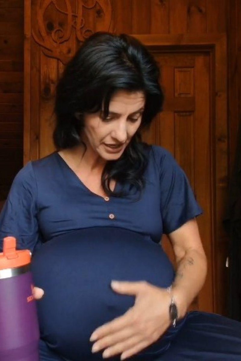 Gassy Pregnant Video Blog Update - Screenshot 1 of 4 - Blogging