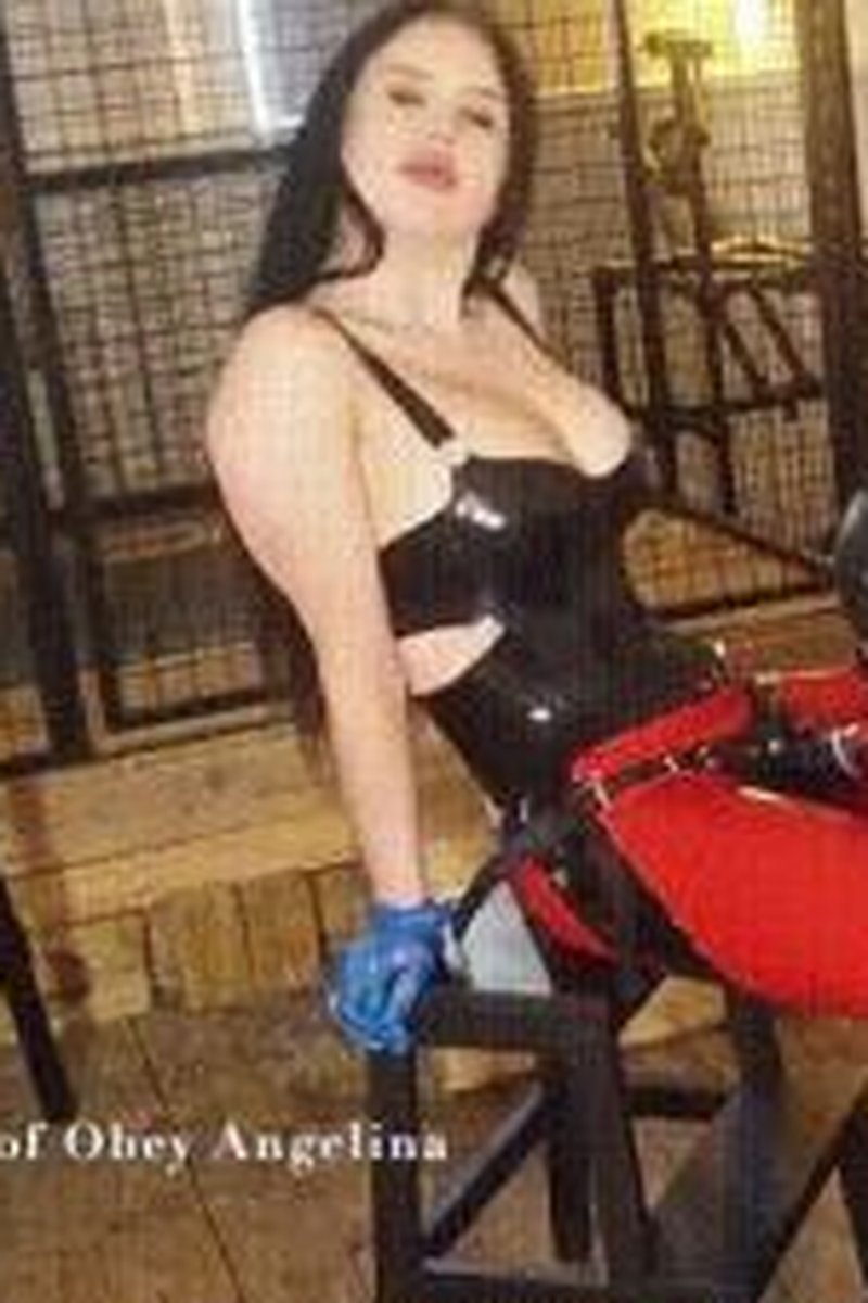 Chained Cocksucker - Screenshot 1 of 4 - Blowjob