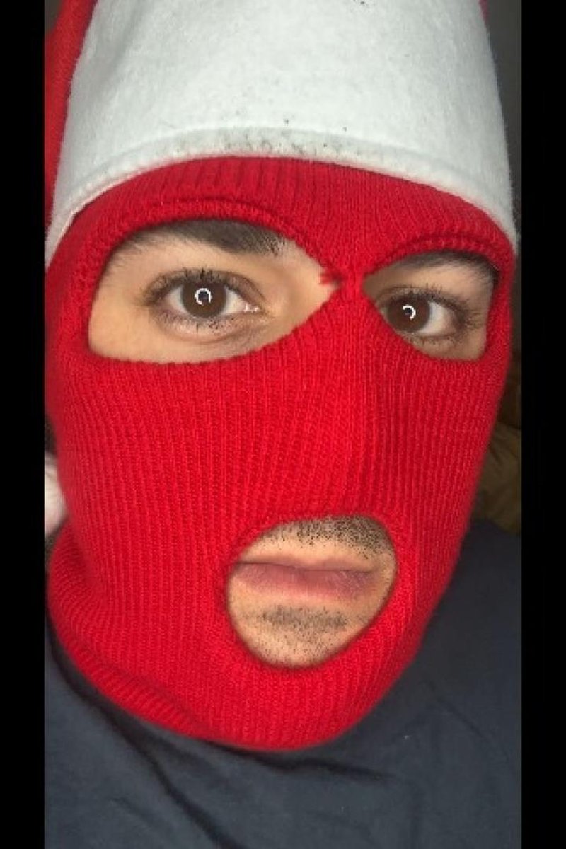 This Is Private - Screenshot 1 of 4 - Eye Contact