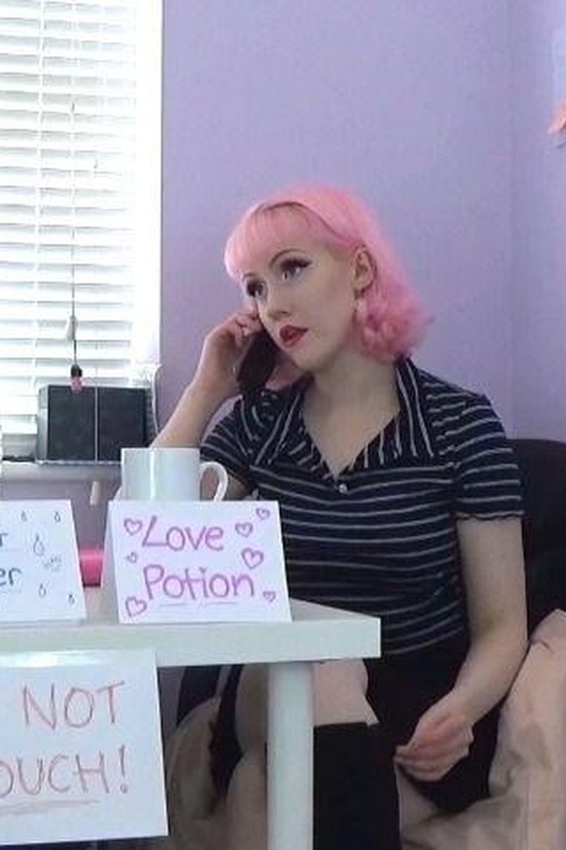 Love Potion Gone Wrong - Screenshot 1 of 4 - Boots