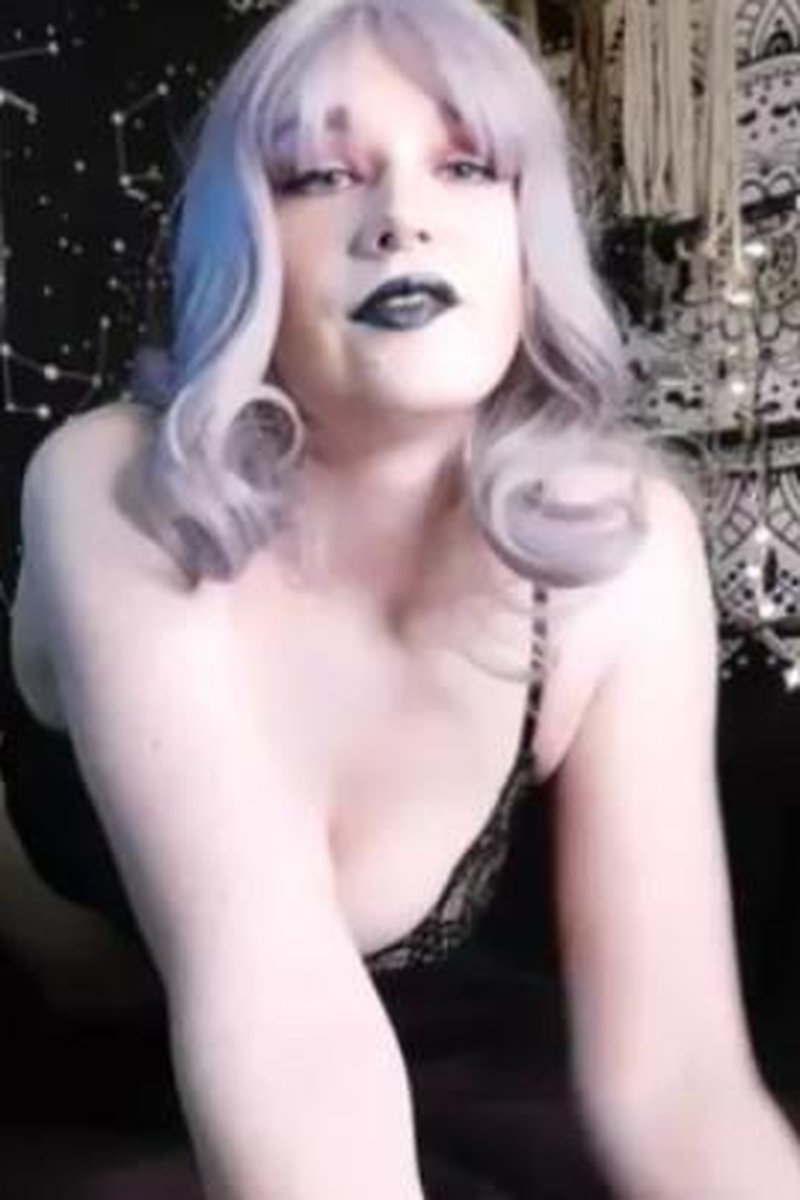 Relaxing Rub - Screenshot 1 of 4 - BDSM