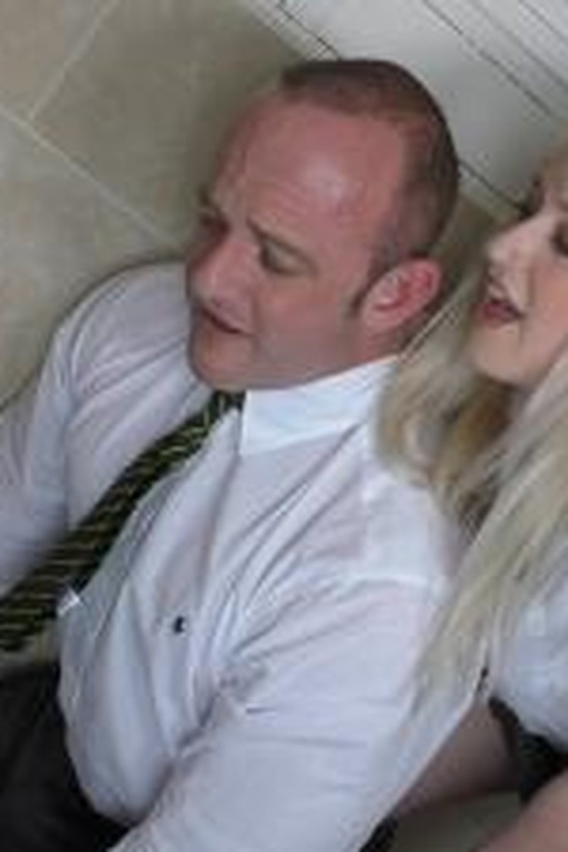 Humiliating Head Flush - Screenshot 1 of 4 - BDSM