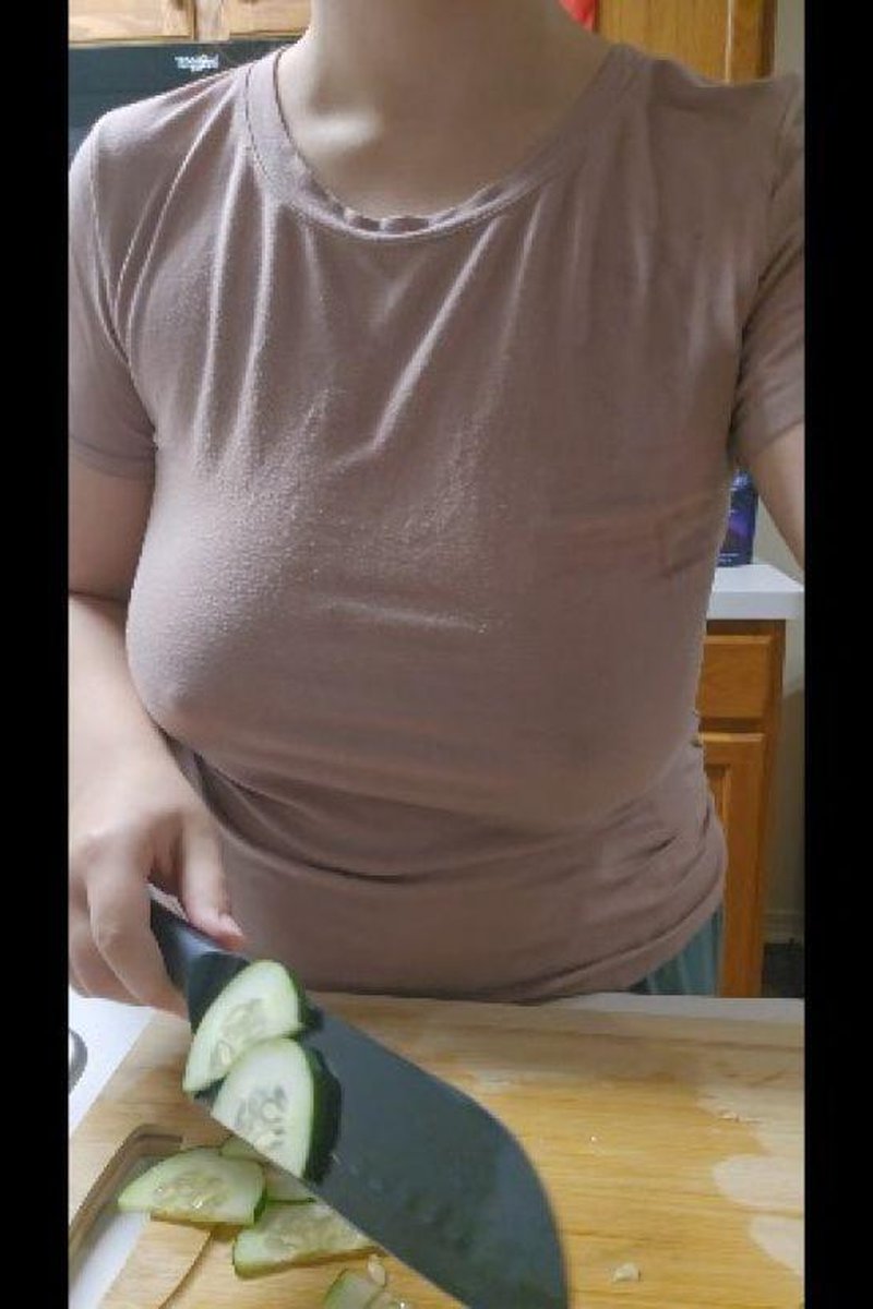 Making A Snack Before Bed - Screenshot 1 of 4 - Food