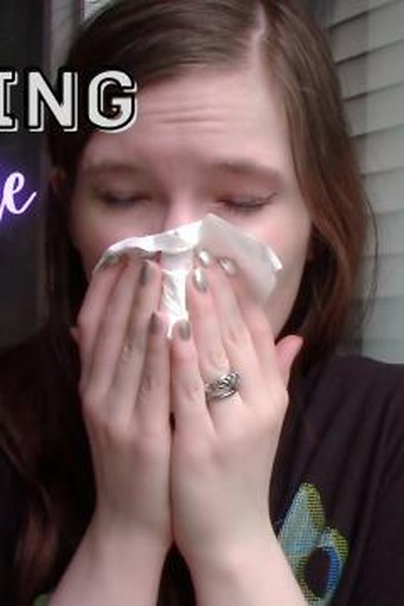 Sneezing Outside - Screenshot 1 of 4 - Fetish