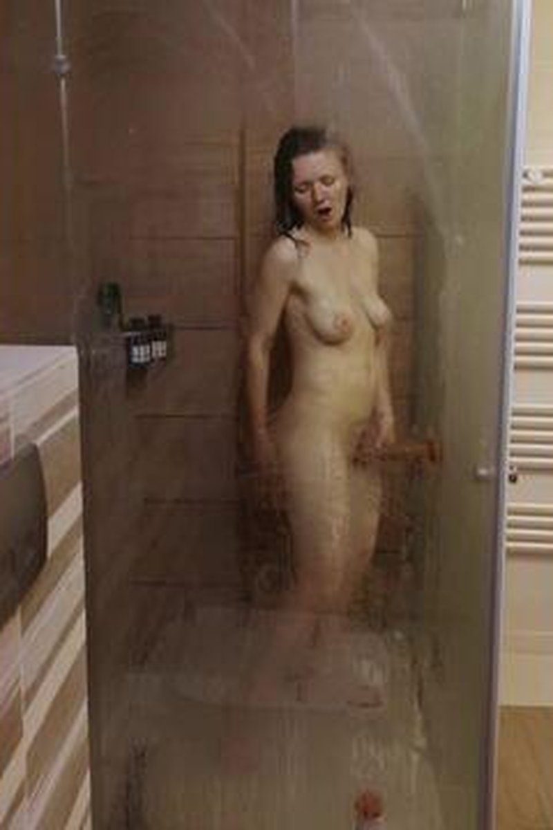Shower Quickie - Screenshot 1 of 4 - Bathroom