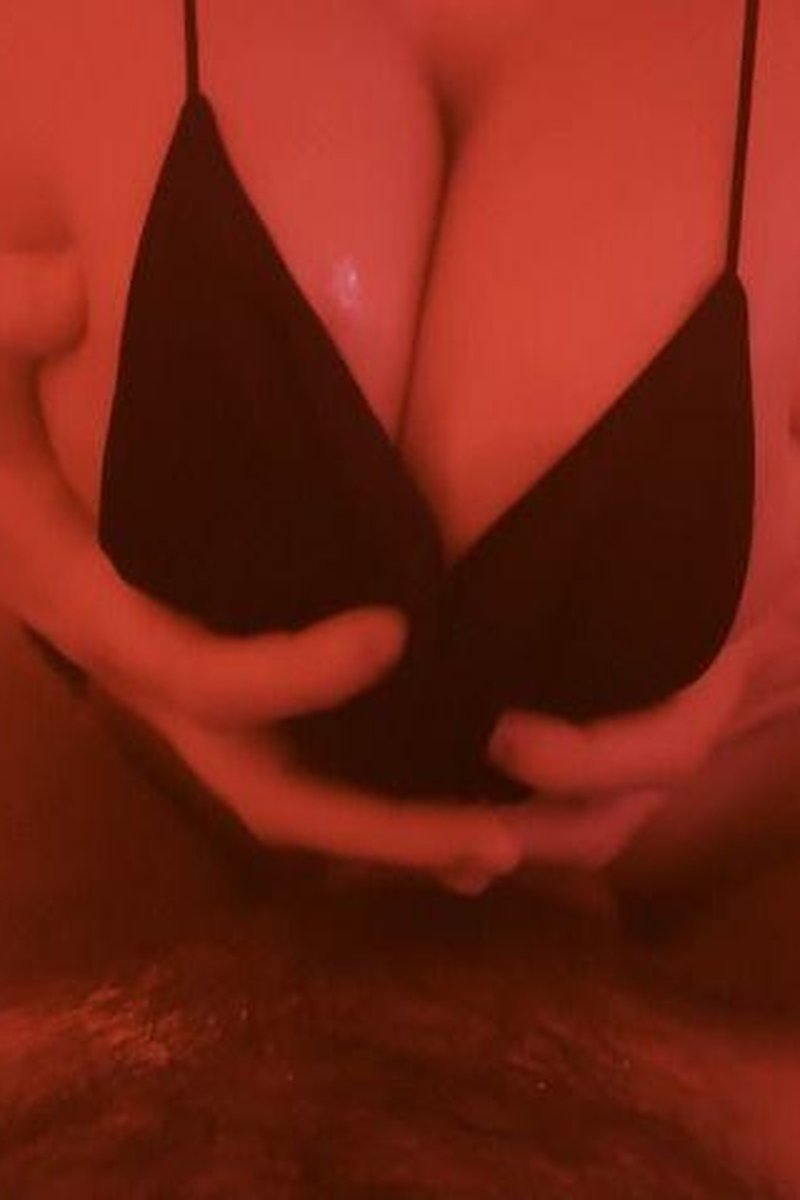 Debut: Eve - Screenshot 1 of 4 - Big Tits