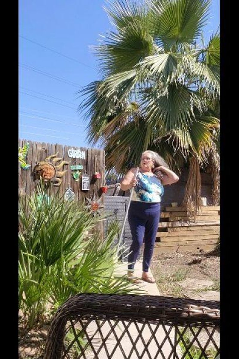 Back Yard Sweaty - Screenshot 1 of 4 - BBW