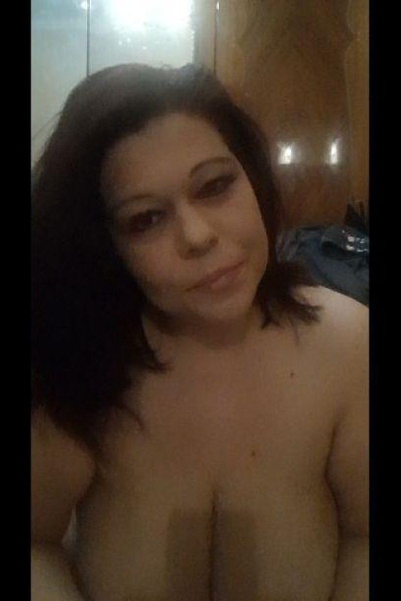 I Smoke Completely Naked - Screenshot 1 of 4 - BBW