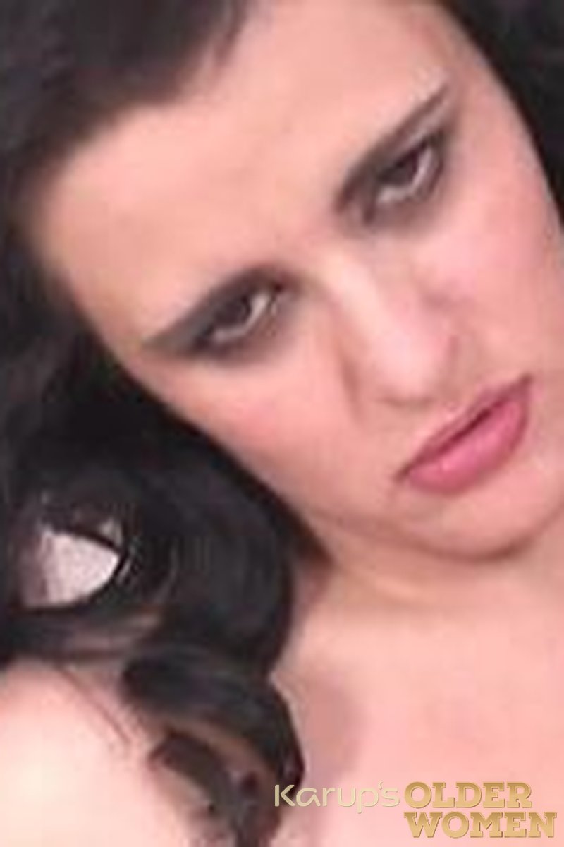 Elle - Screenshot 1 of 4 - Elle Black