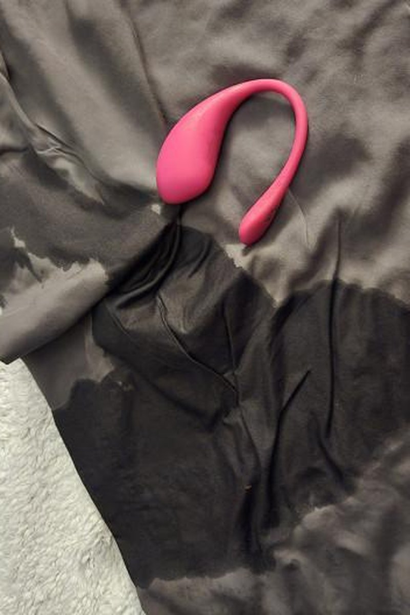 Soaking The Bed With My Lush - Close Up - Screenshot 1 of 4 - Lush