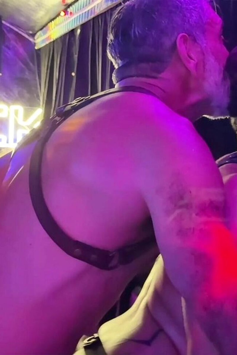 Fckbus - Suruba De Machos No Onibus - Screenshot 1 of 4 - Anal